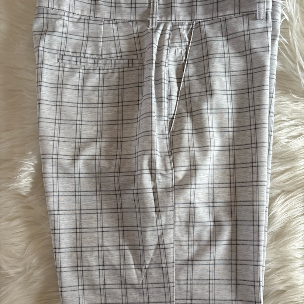PGA Tour Men's Golf Shorts In Size W36 Gray & White Plaid Flat Front